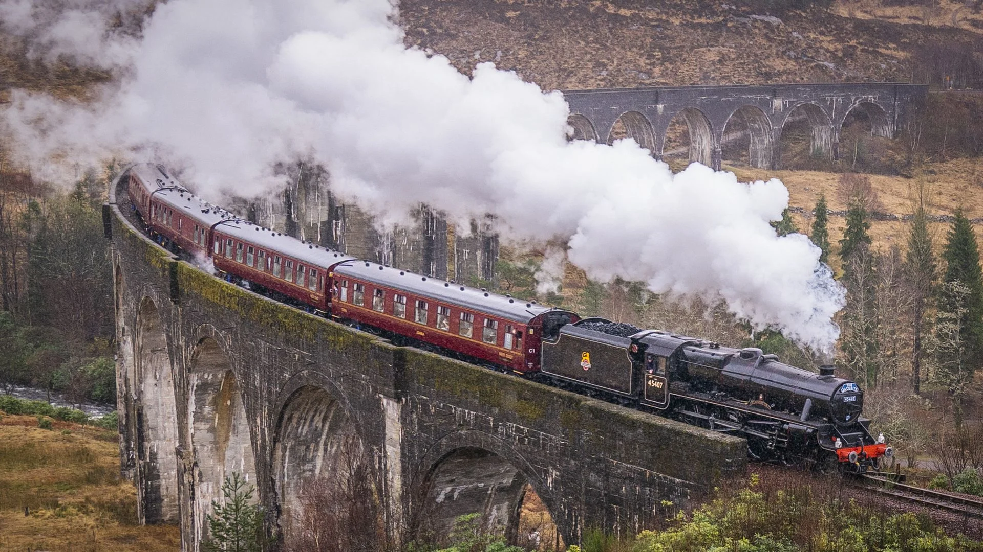 Harry Potter fans warned to stay off tracks as 'Hogwarts Express' returns