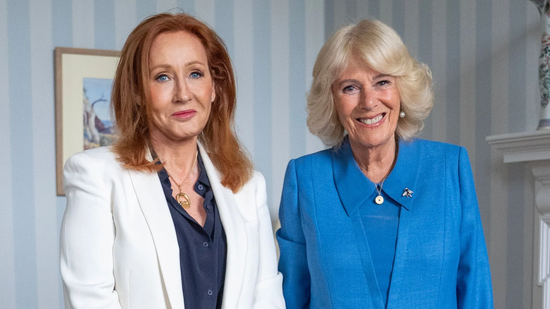 Queen welcomes JK Rowling to Palace of Holyroodhouse
