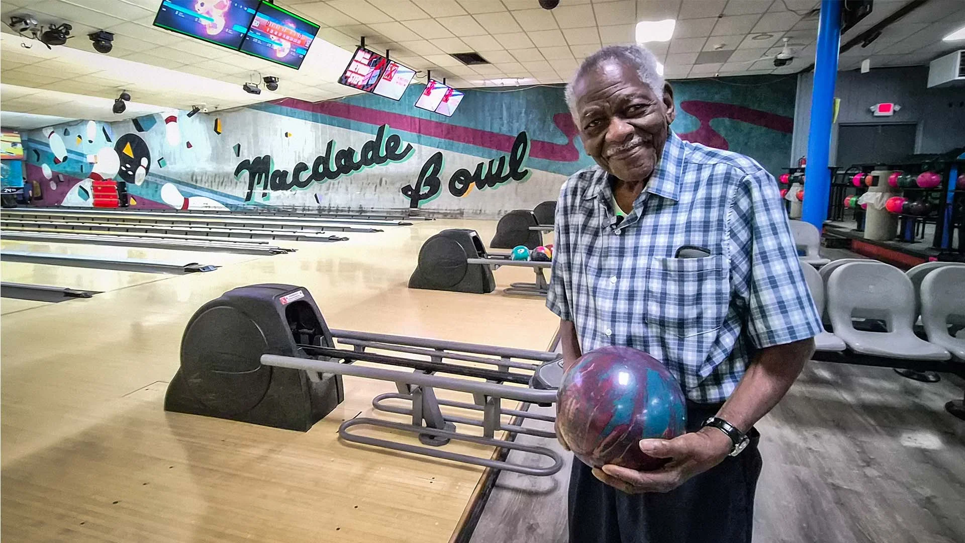 100-year-old bowler still throws strikes in Delaware County, Pennsylvania