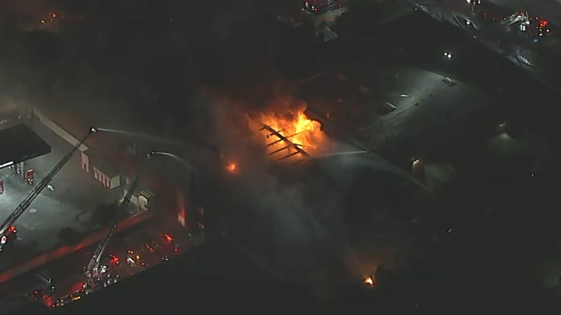 Large fire erupts at business in Harbor Gateway, filling the air with black smoke