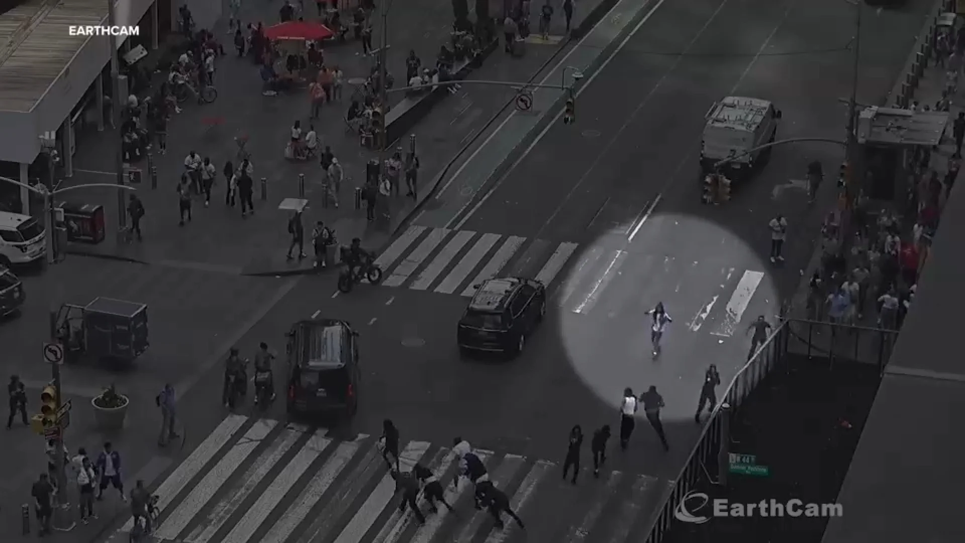 Times Square shots fired: Large fight leads to slashing, shooting; 17-year-old in police custody