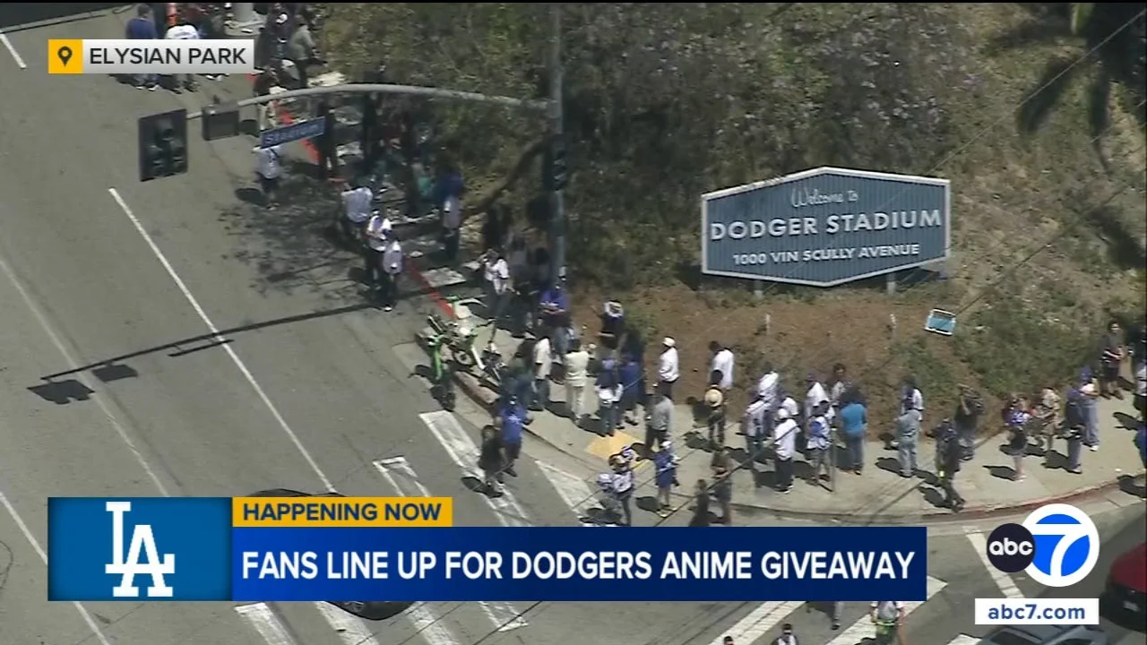 Fans line up for exclusive Dodgers One Piece anime giveaway