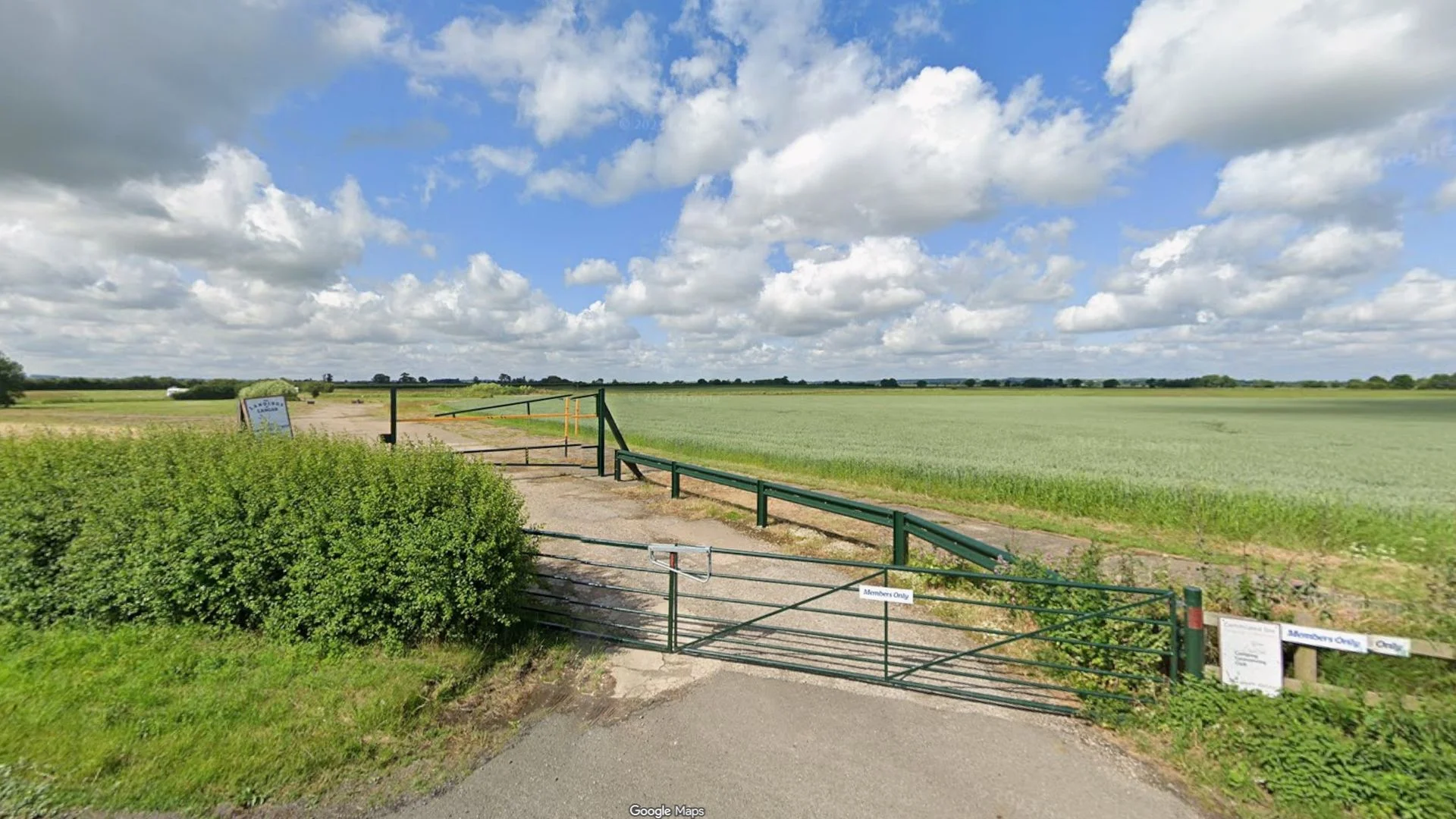 Woman, 22, dies in skydiving accident near airfield