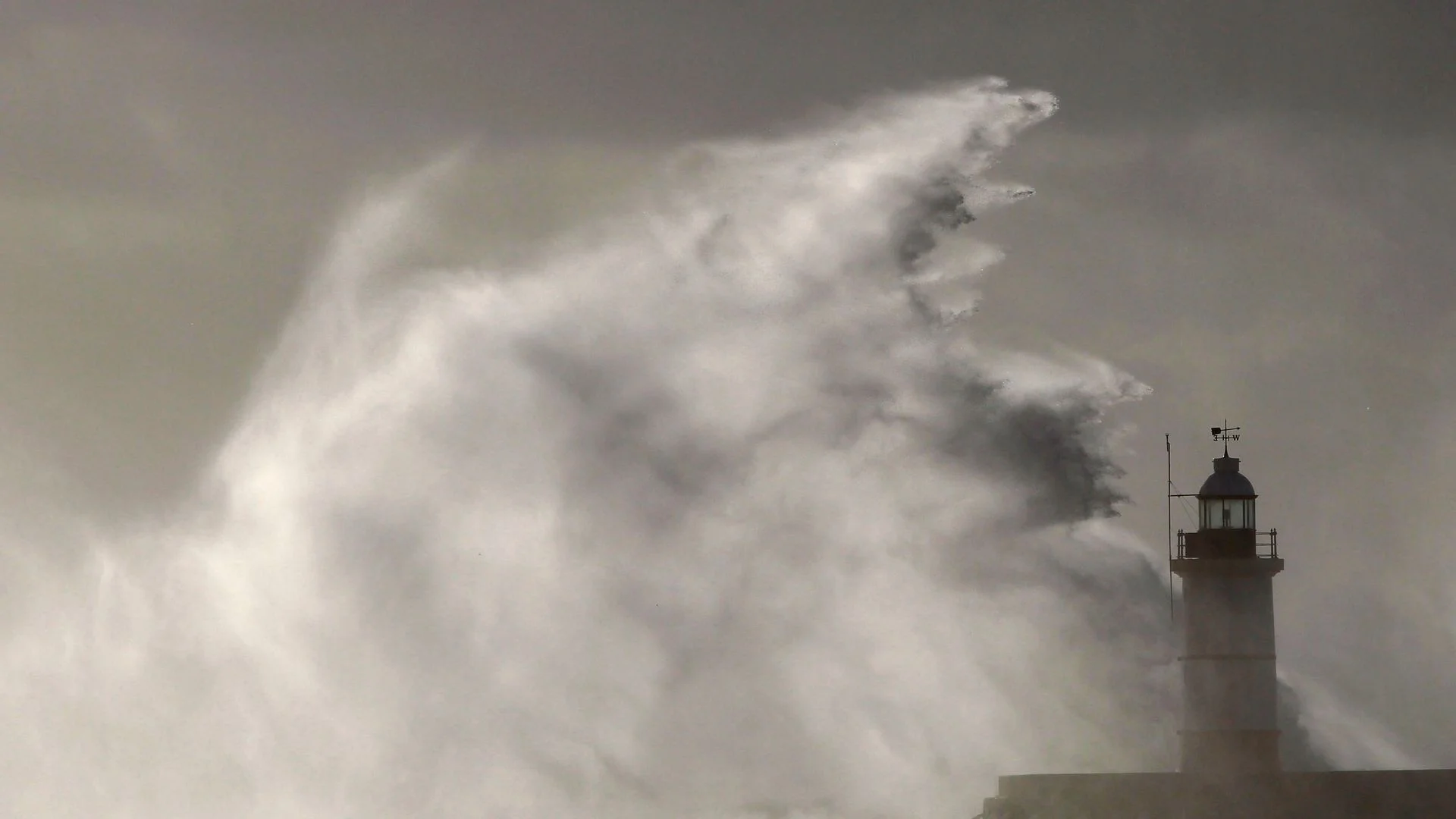 'Plunging temperatures' and 'wall of rain and snow'? Met Office sets the record straight