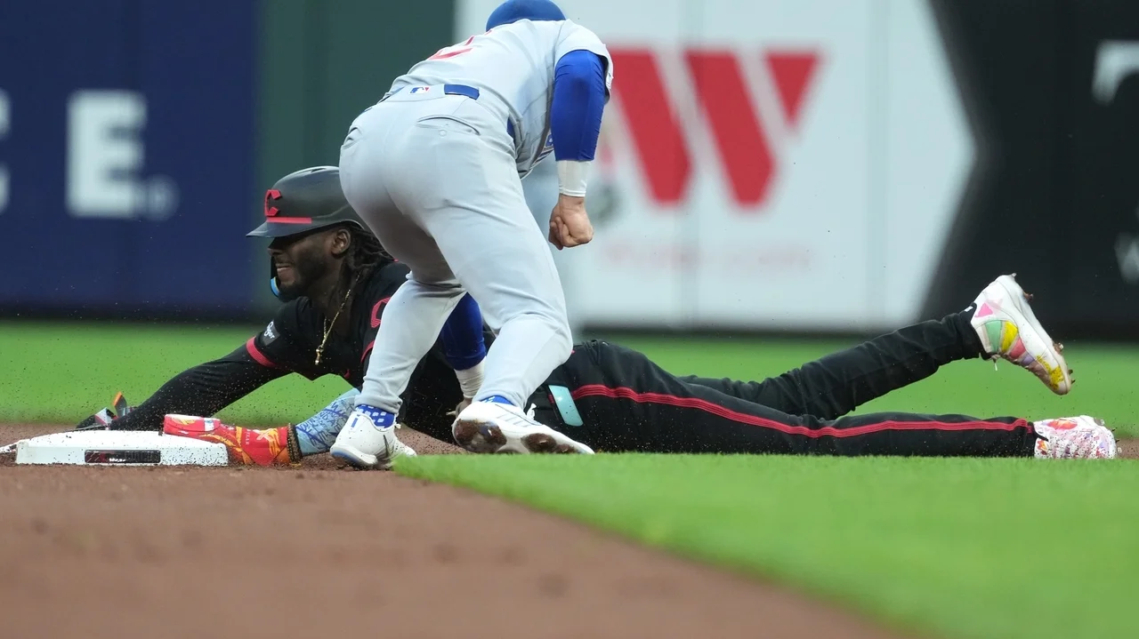 Trevino's 2-run single with bases loaded in 6th propels Reds to 6-4 win over Cubs