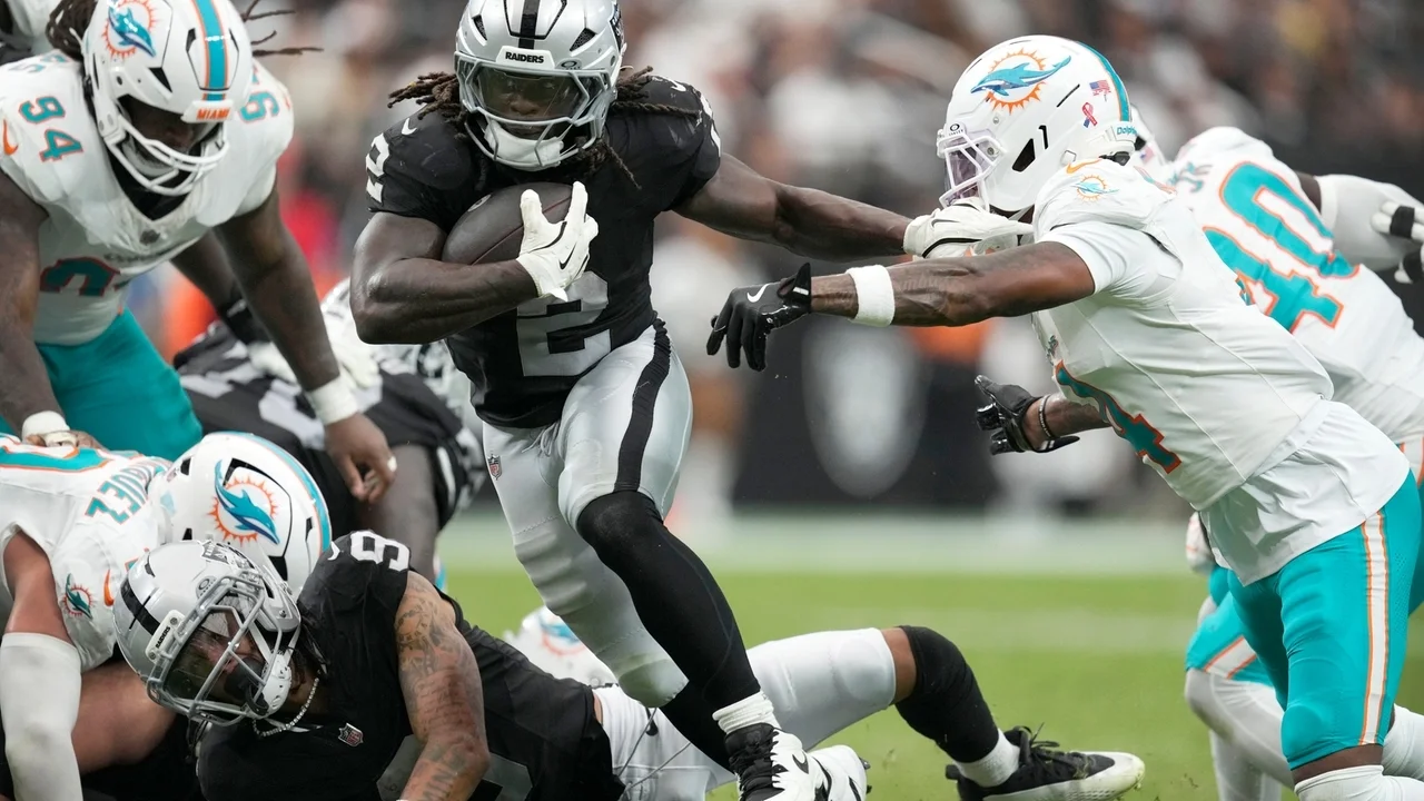 Raiders' Ashton Jeanty puts tough rookie year behind him with big debut in year 2