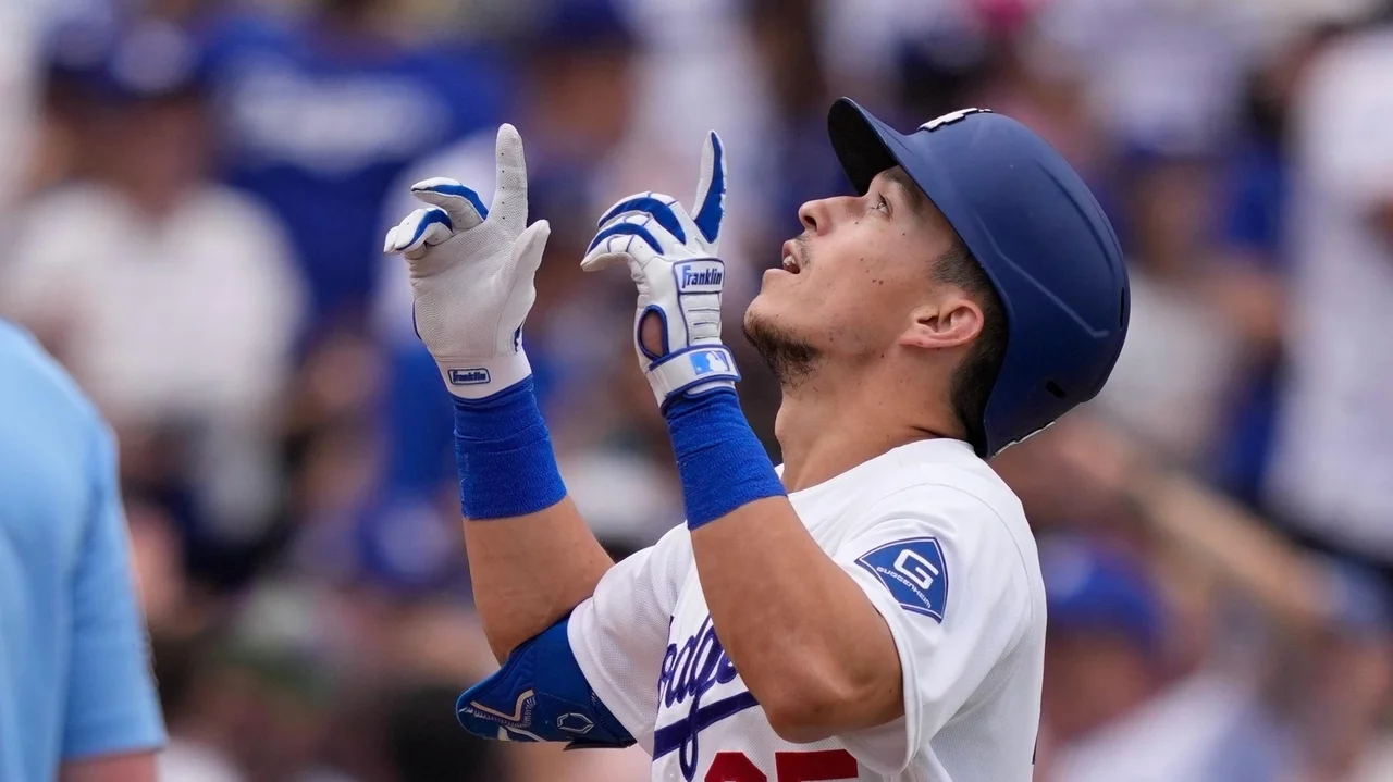 Dodgers get better of Giants' bullpen in 3-1 win to sweep three-game series