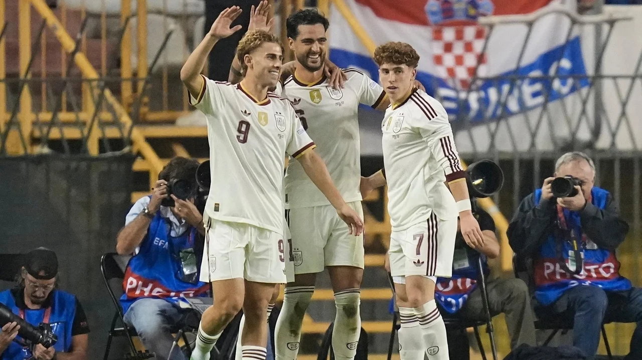 Merino comes up clutch again for Spain as Kane marks record-setting match with 2 goals for England
