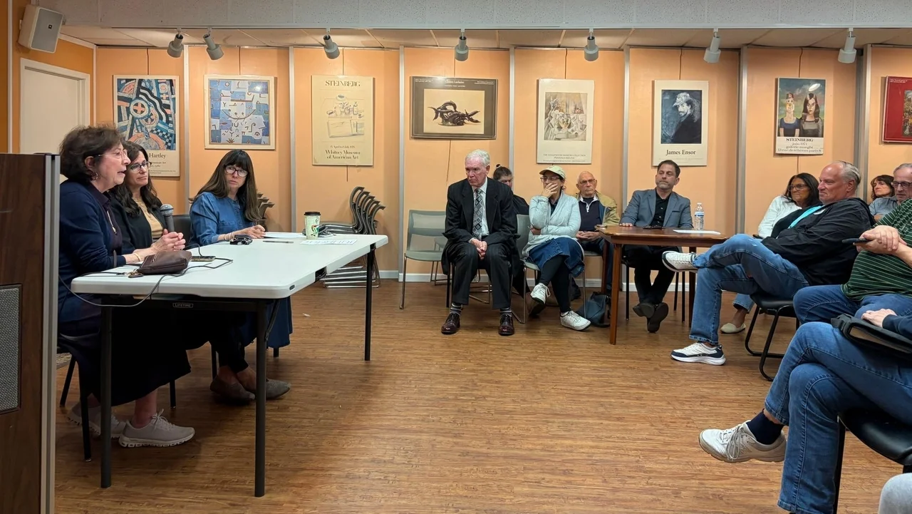 Peninsula Public Library fight set to escalate