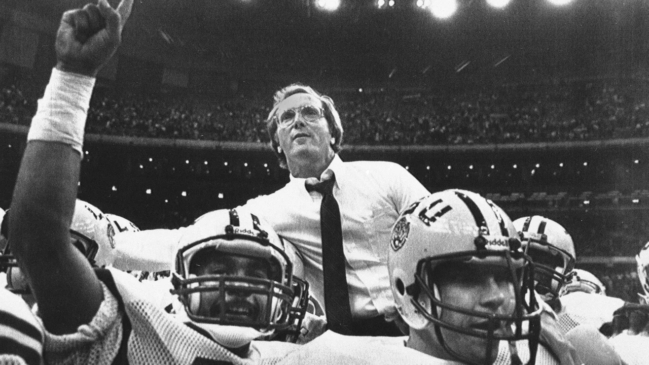 Jerry Stovall, former LSU football coach and All-America player, dies at 85
