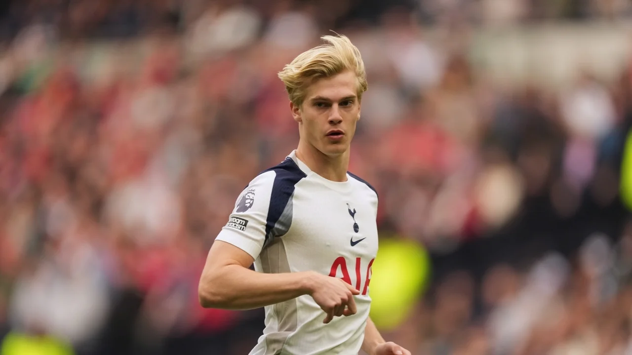 Sweden midfielder Lucas Bergvall signs new deal with Tottenham after speculation he might leave