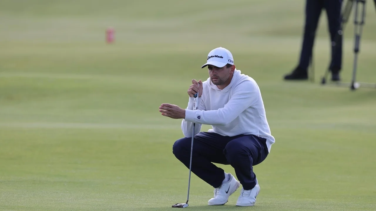 Casey Jarvis holes out for eagle and builds a two-shot lead in the Dunhill Links
