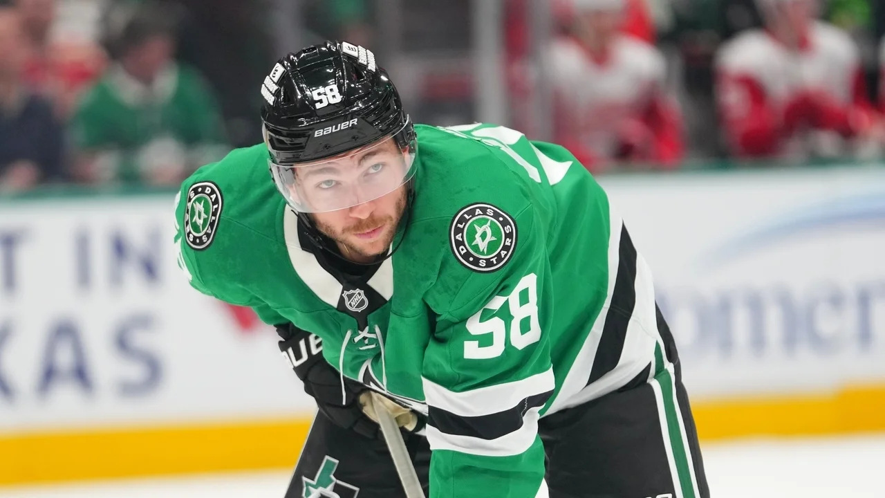 Winless Flyers sign Michael Bunting to a contract for the rest of the season