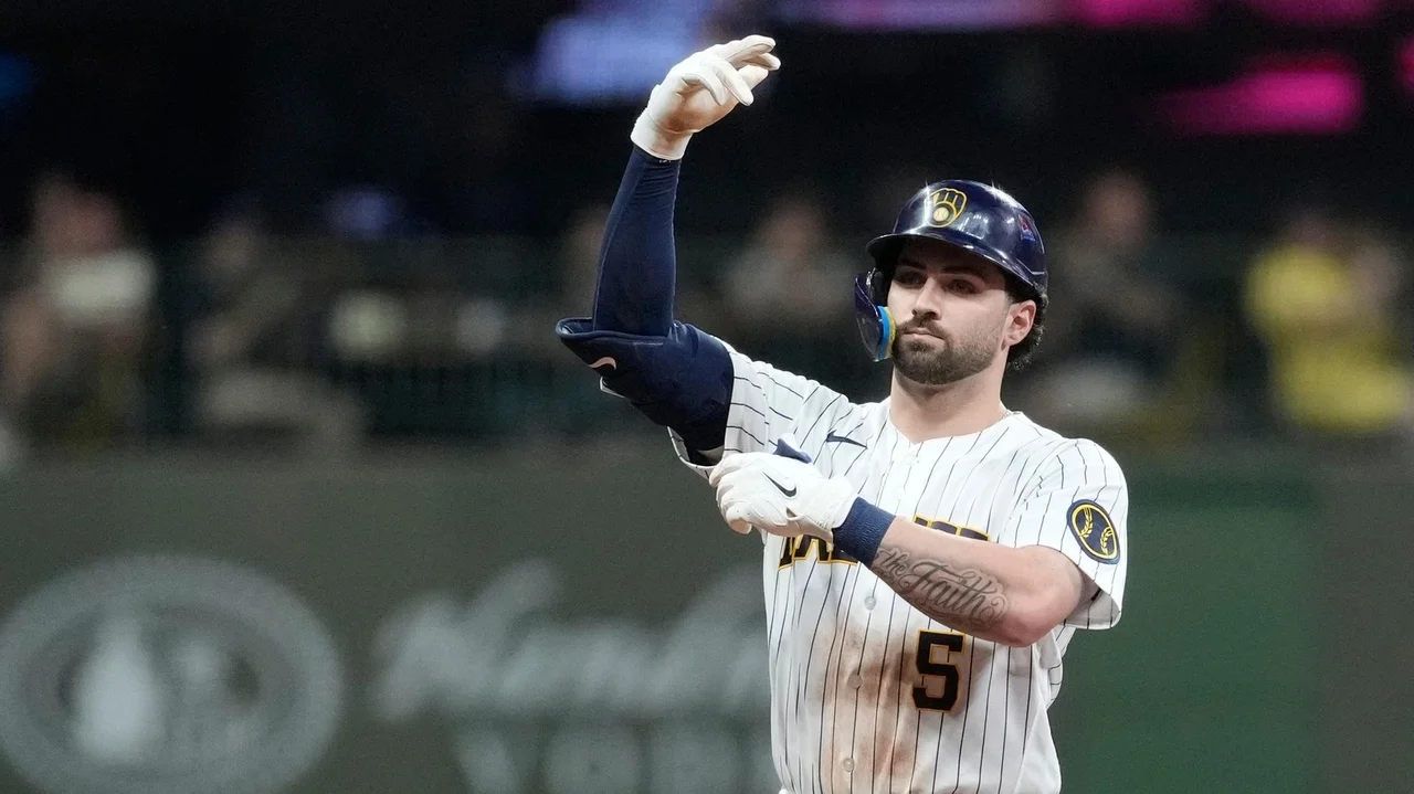 Brewers pour it on early as Garrett Mitchell leads the way in 13-9 victory over the Reds