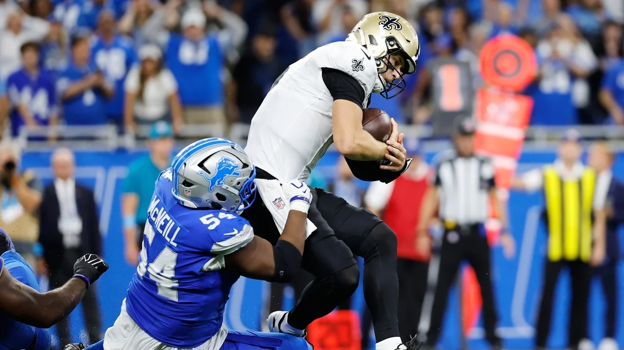 Kellen Moore goes for 2 to give Saints a chance to win in OT but effort falls short