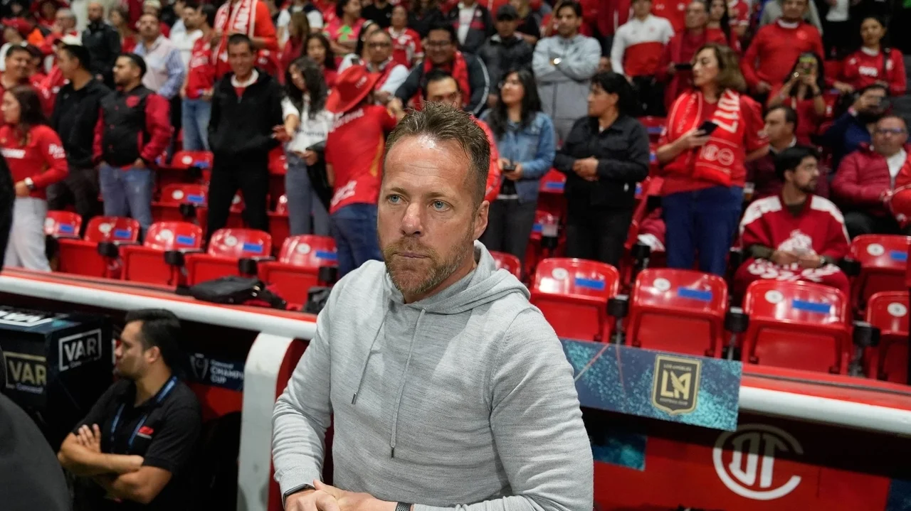 LAFC fires coach Marc Dos Santos late in his disappointing 1st season in charge