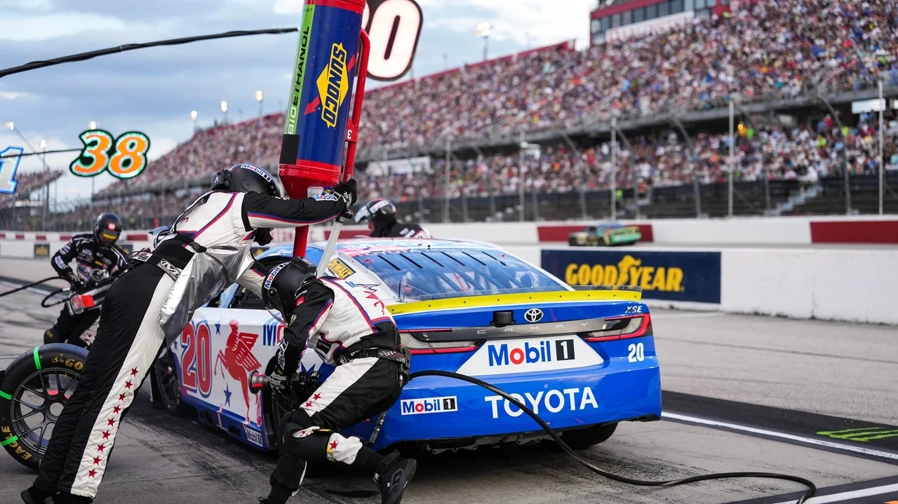 Bell passes defending NASCAR champion Larson to win the Southern 500 to start the Chase