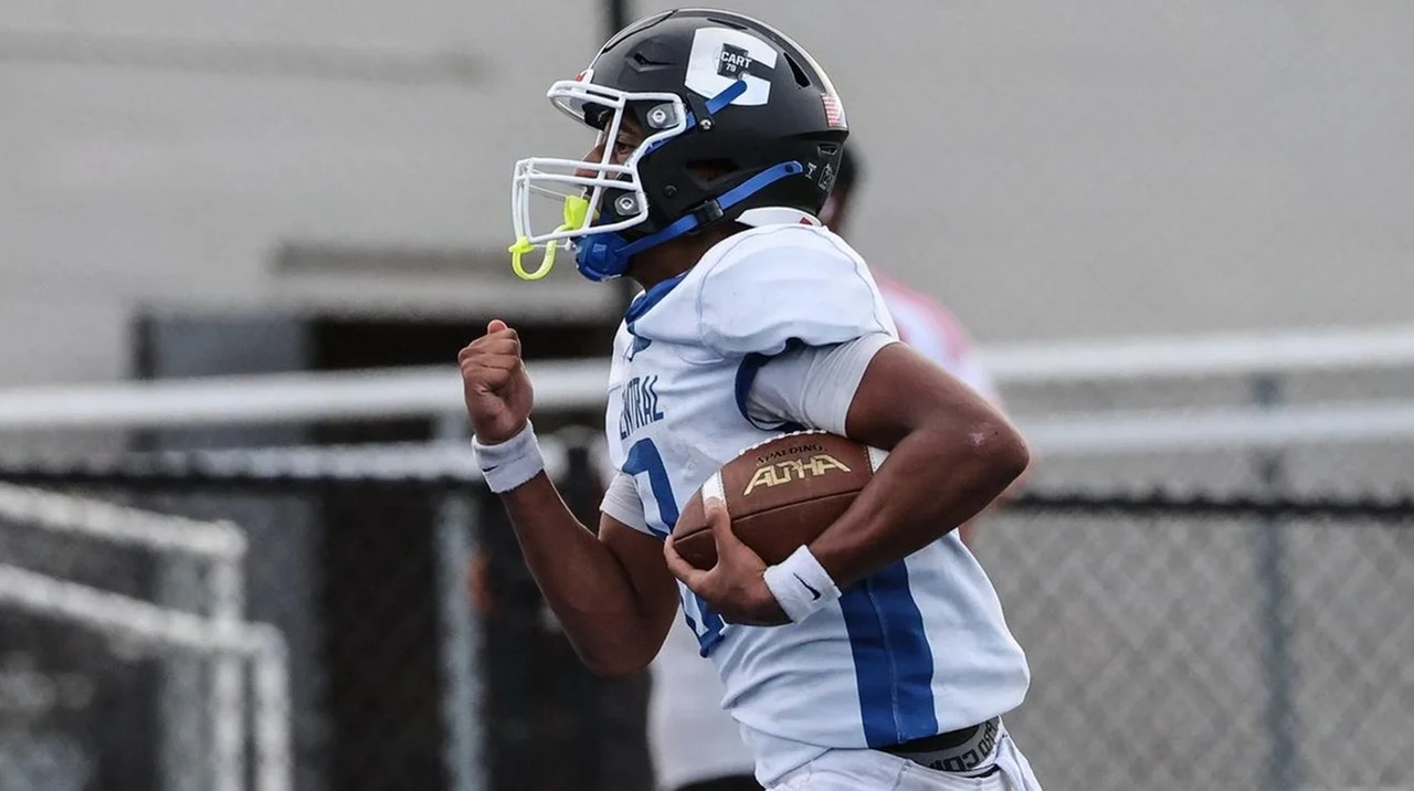 Valley Stream Central football plays with heavy heart in season-opening win over Baldwin