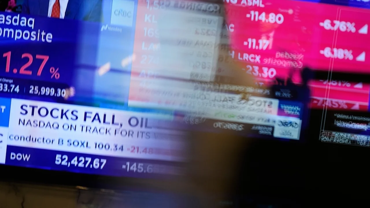 Asian shares trade mixed as markets continue to watch AI stocks and oil prices