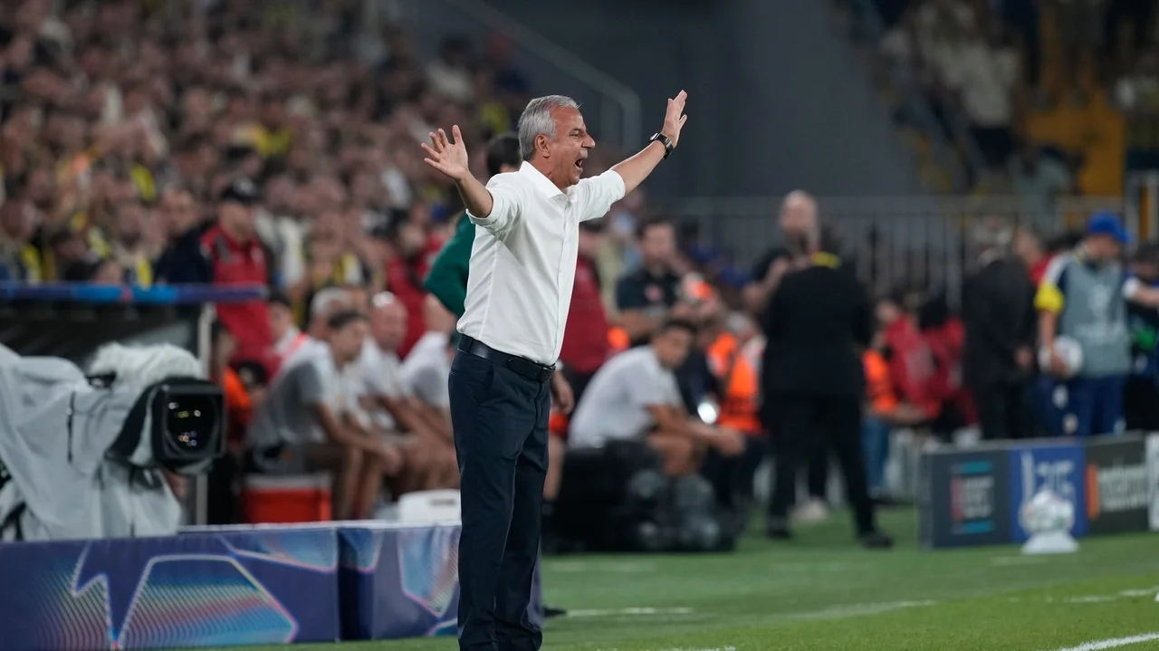 Fenerbahce coach Kartal vows to quit and skips training even though club rejects resignation
