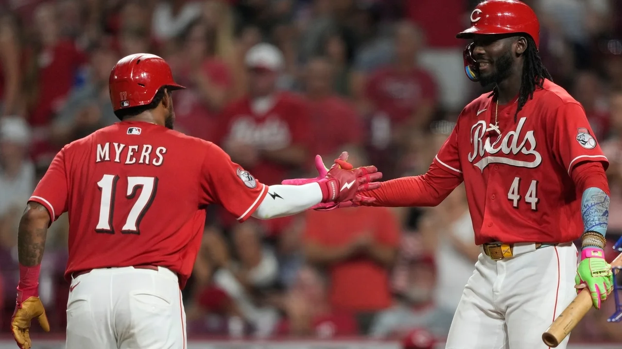 Elly De La Cruz hits 2-run HR, Reds beat Dodgers 6-2 to delay NL West title