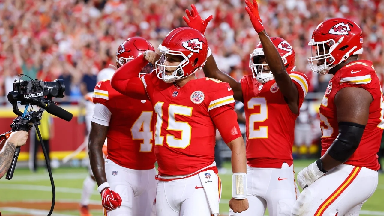 Walker runs all over Denver, Mahomes looks healthy as Chiefs beat up Broncos 31-10