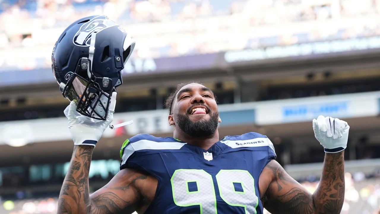 Seahawks give 3-time Pro Bowl DT Leonard Williams a $90 million, 3-year extension, AP source says