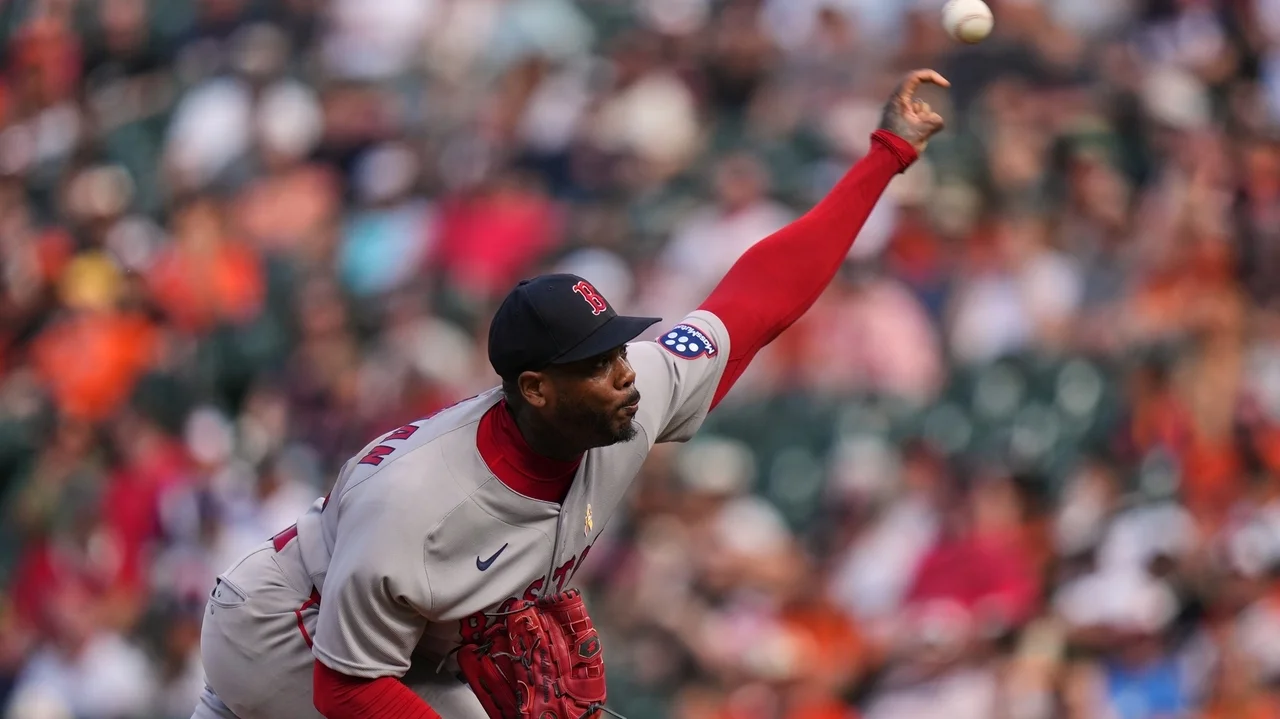 Chapman, Red Sox celebrate his 400th career save as 'special'