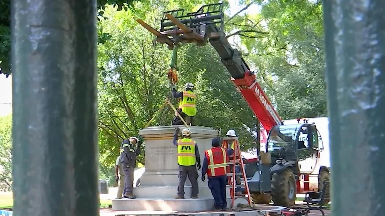 Virginia removes three Confederate memorials