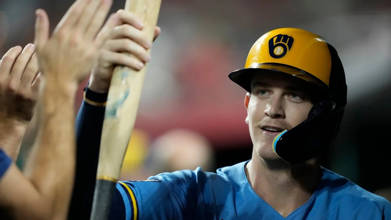 Pratt drives in 4 runs in the Brewers' 10-7 win over the Reds