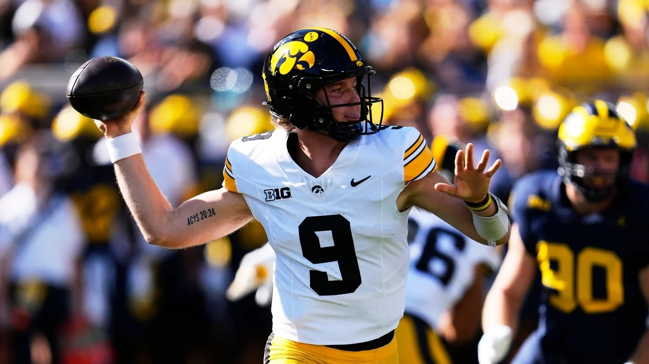 No. 17 Iowa beats No. 18 Michigan 20-19 last play on Brown 2nd touchdown pass to Vander Zee