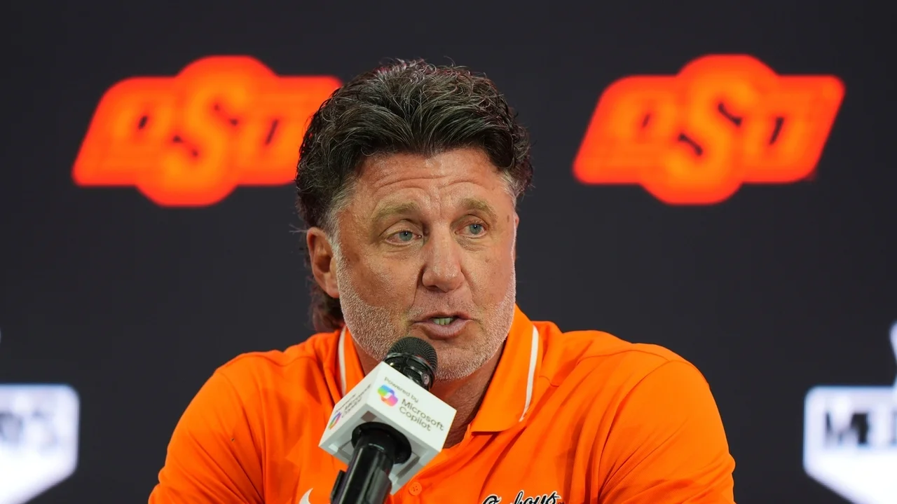 Former Oklahoma State coach Mike Gundy joins TNT as a guest analyst