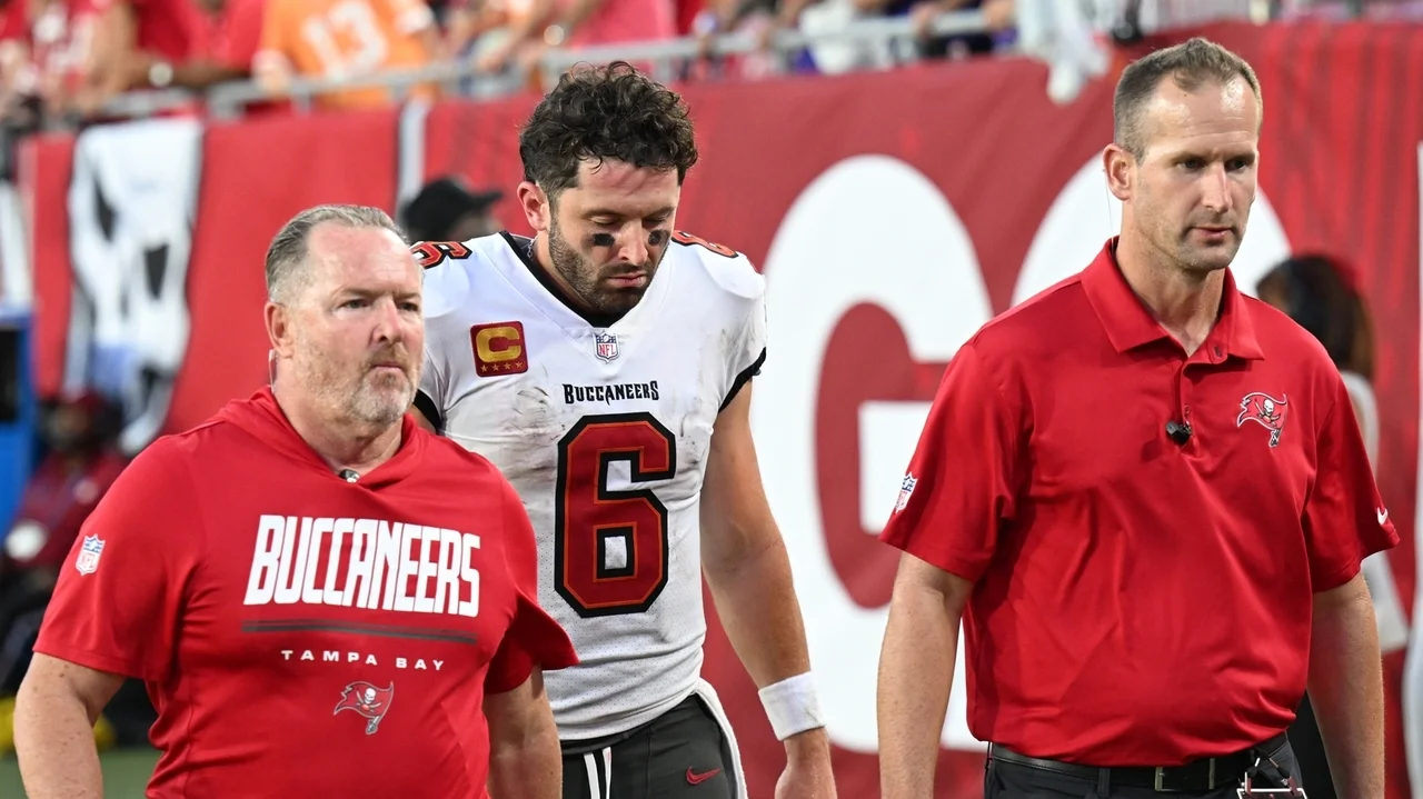 Baker Mayfield dislocates thumb on throwing hand and winless Buccaneers await results of MRI
