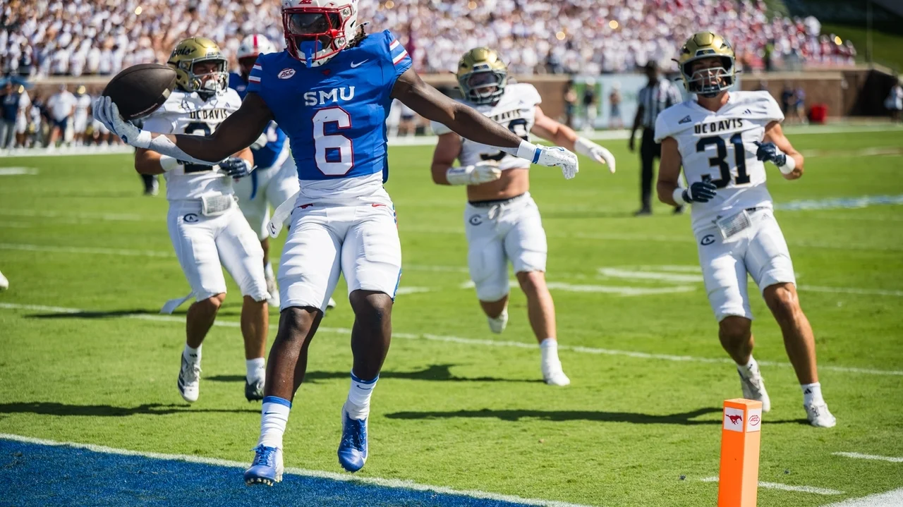 Jennings tosses 5 TDs as No. 17 SMU routs UC Davis 56-10 in scorching Texas heat
