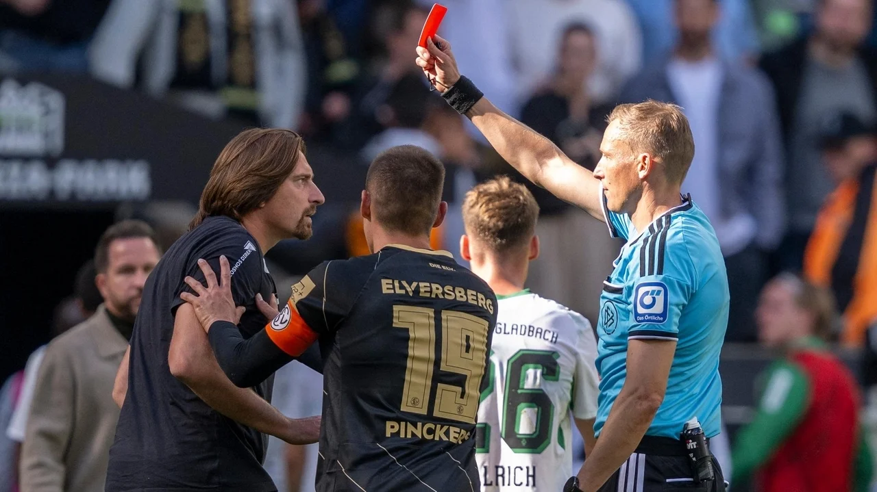 Coach of German league's surprise package Elversberg cleared to face Bayern after ref admits error