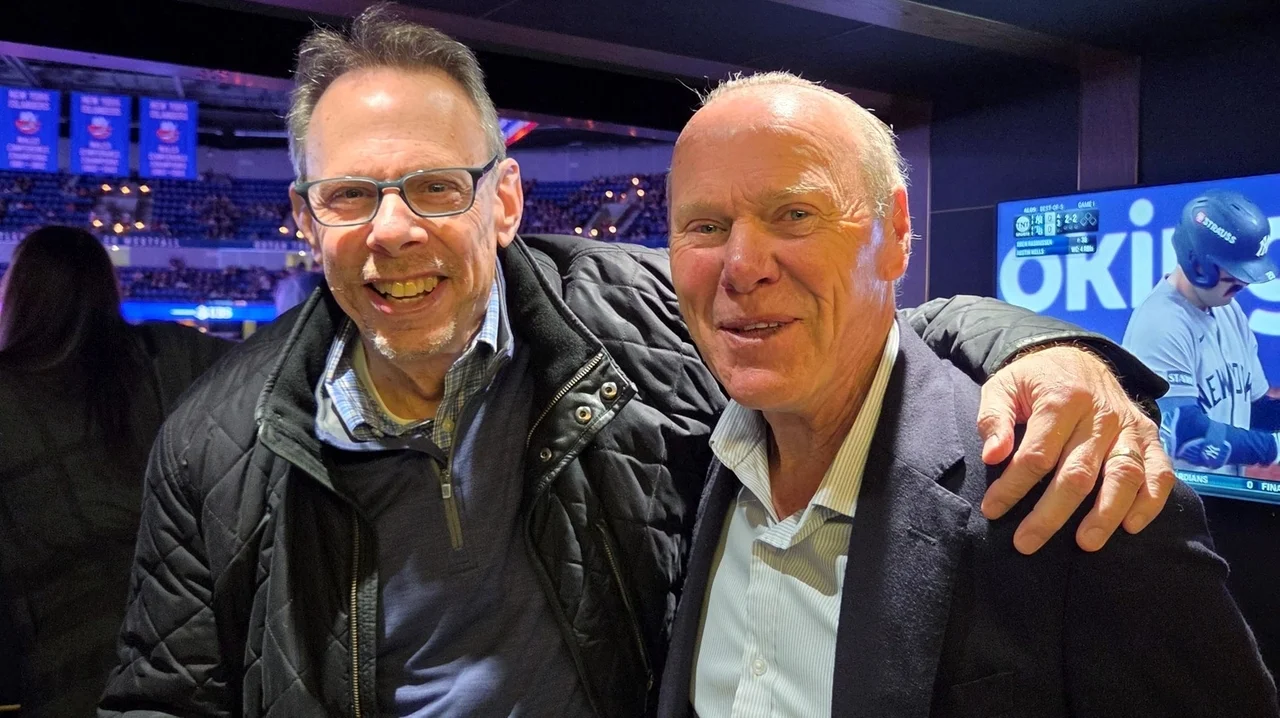 Former Mets, Islanders broadcaster Howie Rose gets tribute at UBS Arena during Isles home opener