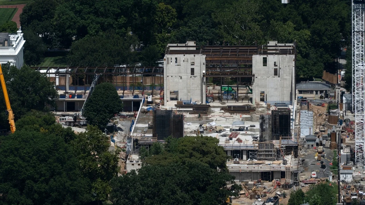 Supreme Court lets White House continue construction on Trump's $400 million ballroom