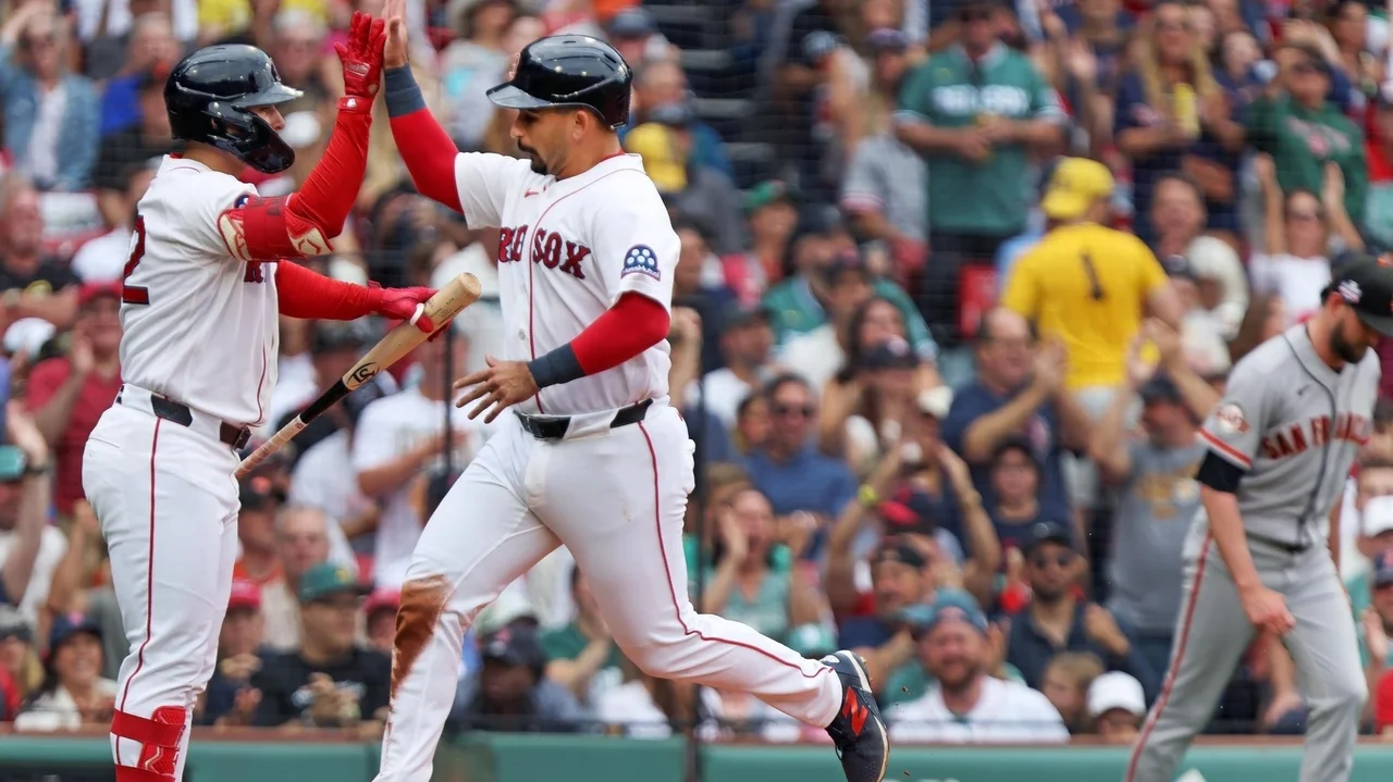 Sogard's solo homer starts Red Sox rally in 5-4 win over Giants