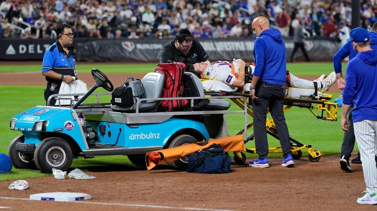 Mets' Jared Young exits on stretcher after collision with Nolan McLean