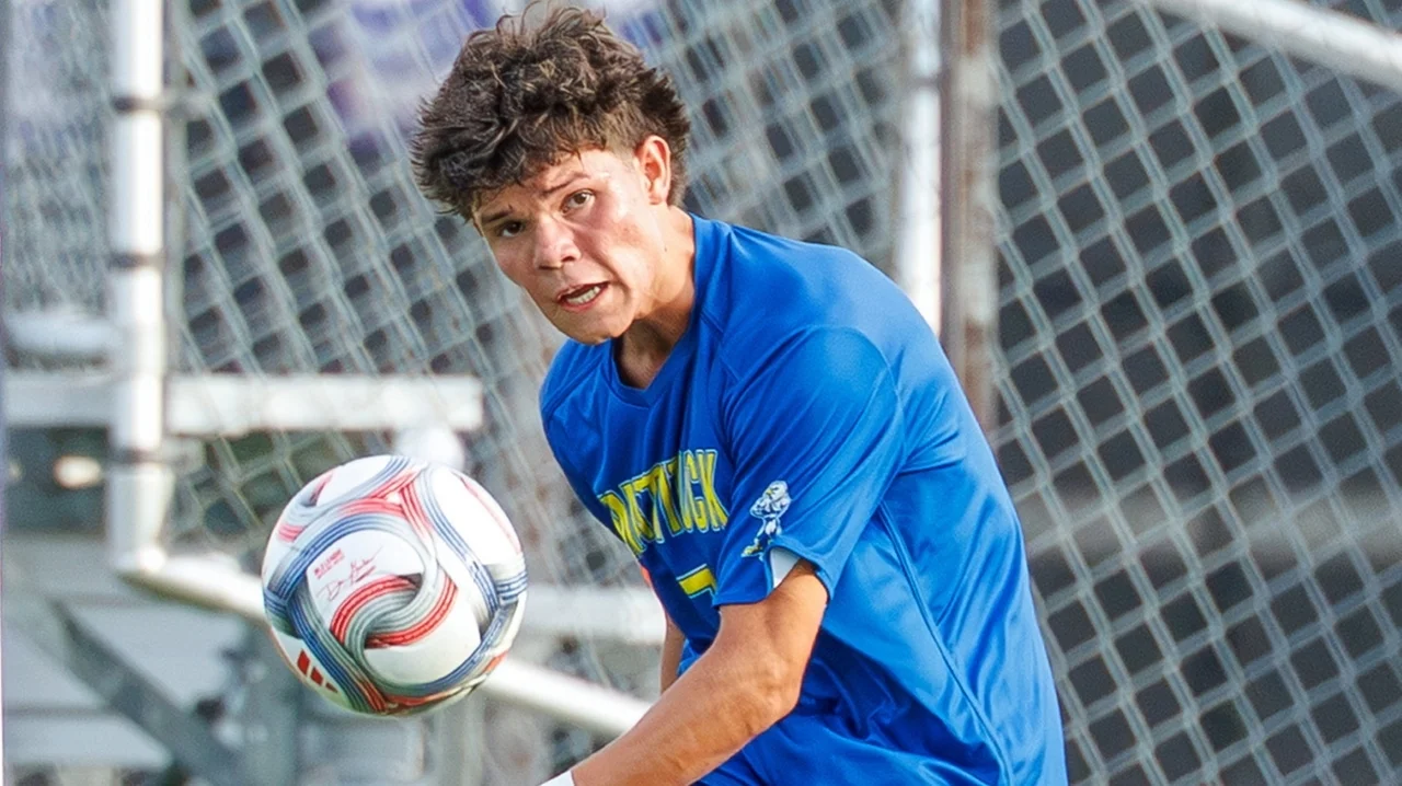 High school sports roundup: Girls and boys soccer, field hockey, girls volleyball and boys golf