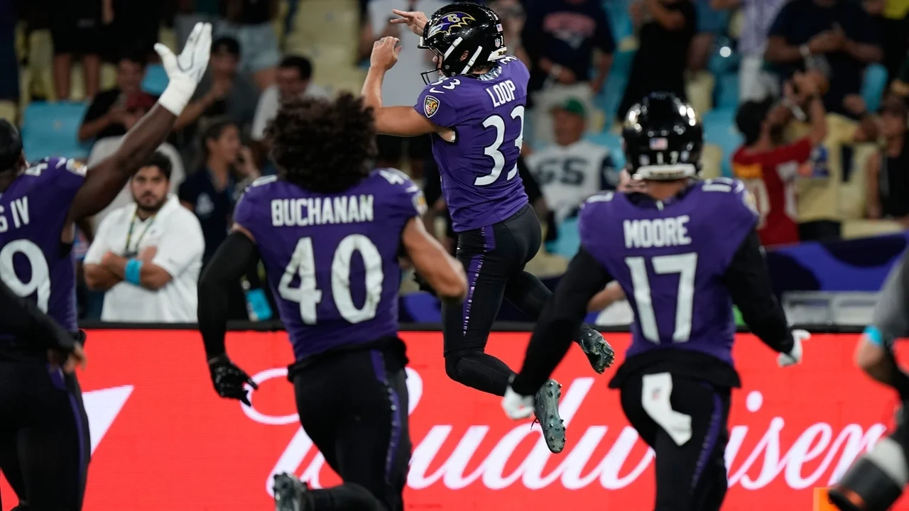Jackson's pass, alert timeout call lead to Loop's 56-yard field goal as Ravens beat Cowboys 34-31