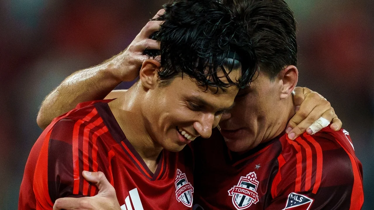 Toronto extends unbeaten streak to 7 games after 2-1 win over Nashville