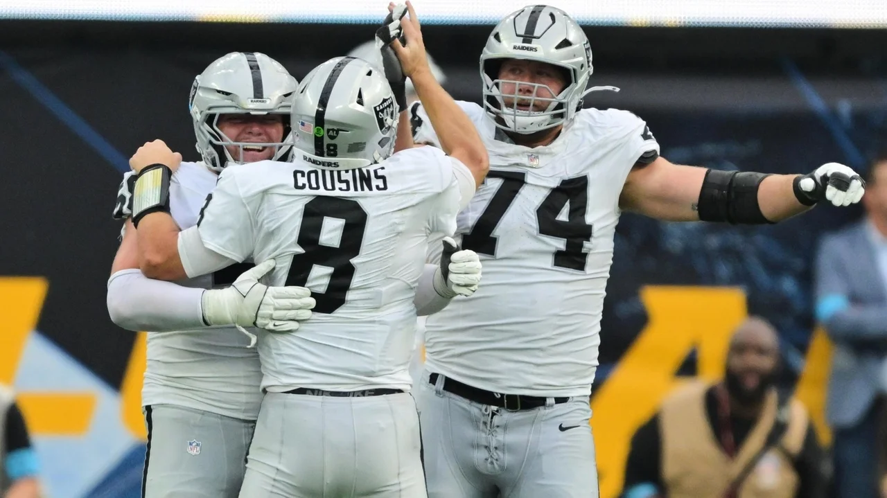 Kirk Cousins connects with Cody White for 2 TDs and Raiders beat Chargers 26-14