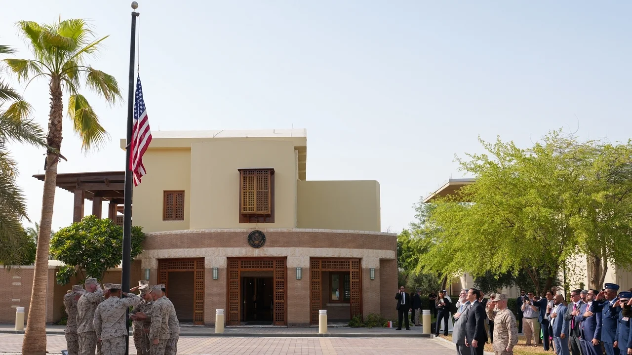 US diplomats and family members slowly begin to return to the Mideast embassies