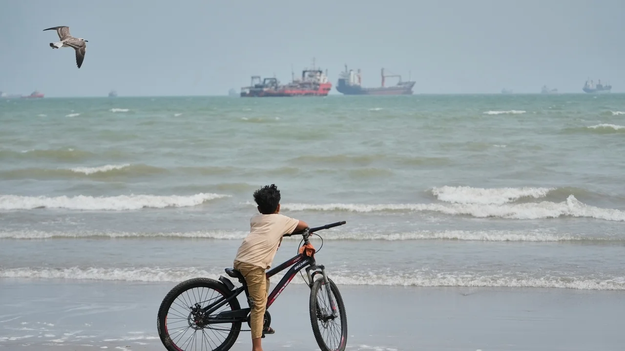 Major oil exporters agree to keep production steady in November