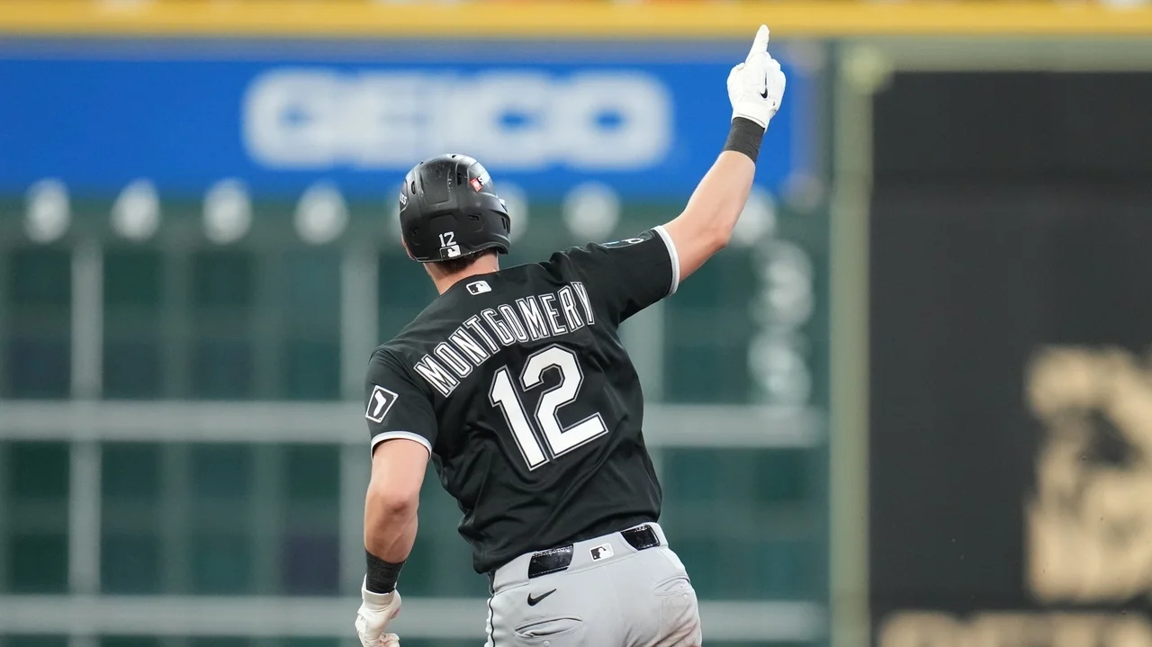 White Sox strike first in AL wild card, beating Astros 6-3 in Game 1