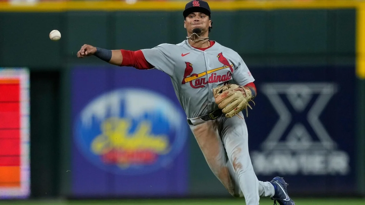 Cardinals place shortstop Masyn Winn on IL with broken thumb and recall Nolan Gorman