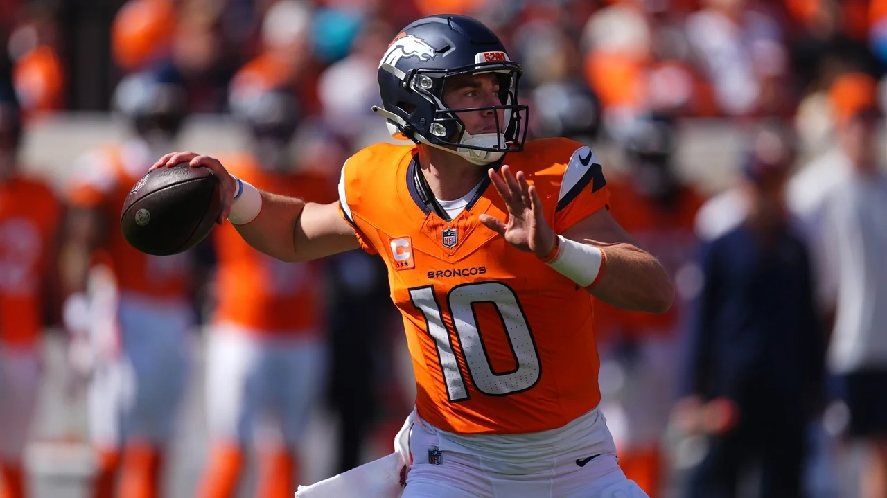Jaylen Waddle's quiet Denver debut flips into a 138-yard day in a Broncos' 20-13 comeback over Jags
