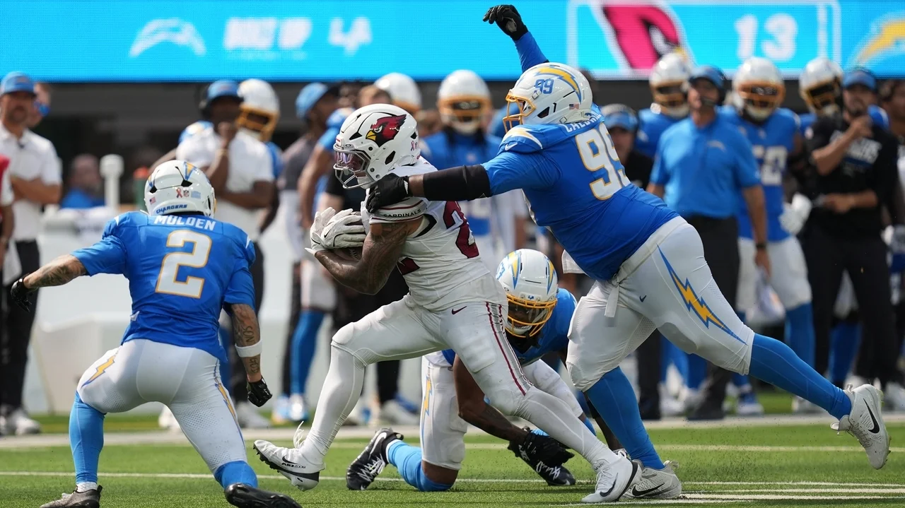 Chargers' defense struggles in first outing under new coordinator Chris O'Leary