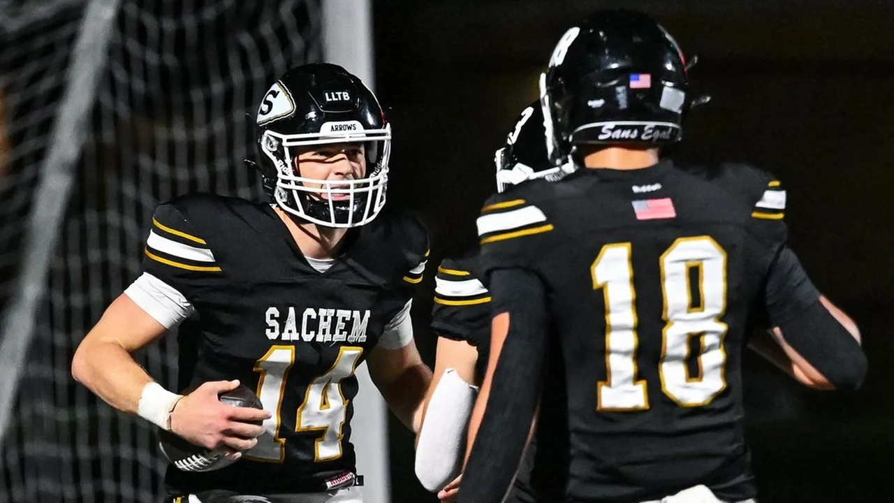 Luke LaRocca, Lucas Bouchard team up as Sachem North football runs away from Floyd